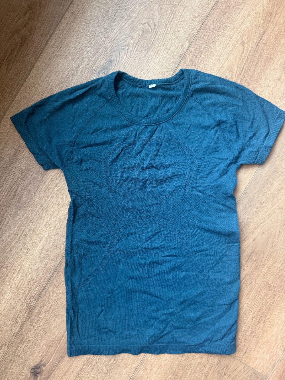 Lululemon Swiftly Tech Short Sleeve, size 4, Green/Blue